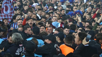 Invasión de campo tras el título del Trabzonspor 1920