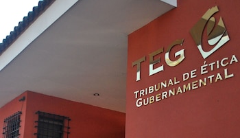 Ministerios, tribunales y universidades, todos