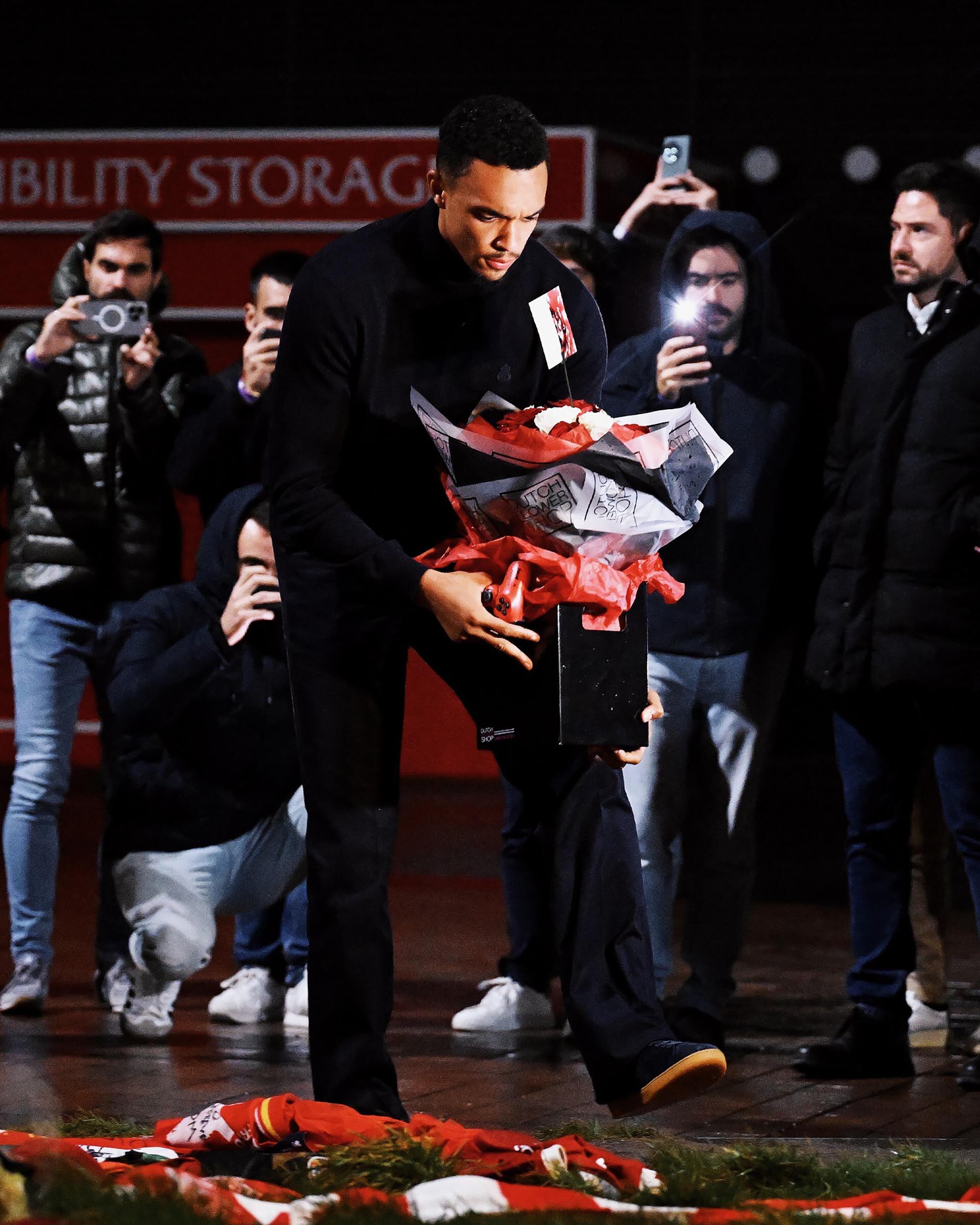Trent Alexander-Arnold y la ofrenda al santuario de Diogo Jota (Instagram: @liverpoolfc)