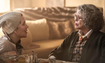 Maggie Gyllenhaal (izquierda) y Annette