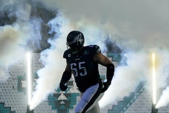 Los Eagles afrontan el resto de la temporada 2026 sin su tackle titular y con otros tres jugadores de la línea ofensiva con problemas físicos (Kirby Lee-USA TODAY Sports)