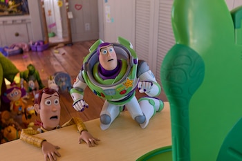 Woody y Buzz Lightyear, íconos de la animación, presentes desde el inicio de la saga en 1995. (Disney/Pixar via AP)