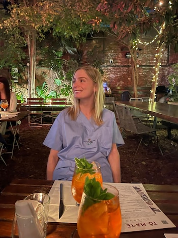 Delfina Lanusse y Hernán Bovieri, los imputados por el uso de fármacos para fiestas del Hospital Italiano