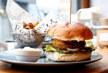 Una hamburguesa vegetariana (REUTERS/Francois Lenoir/File