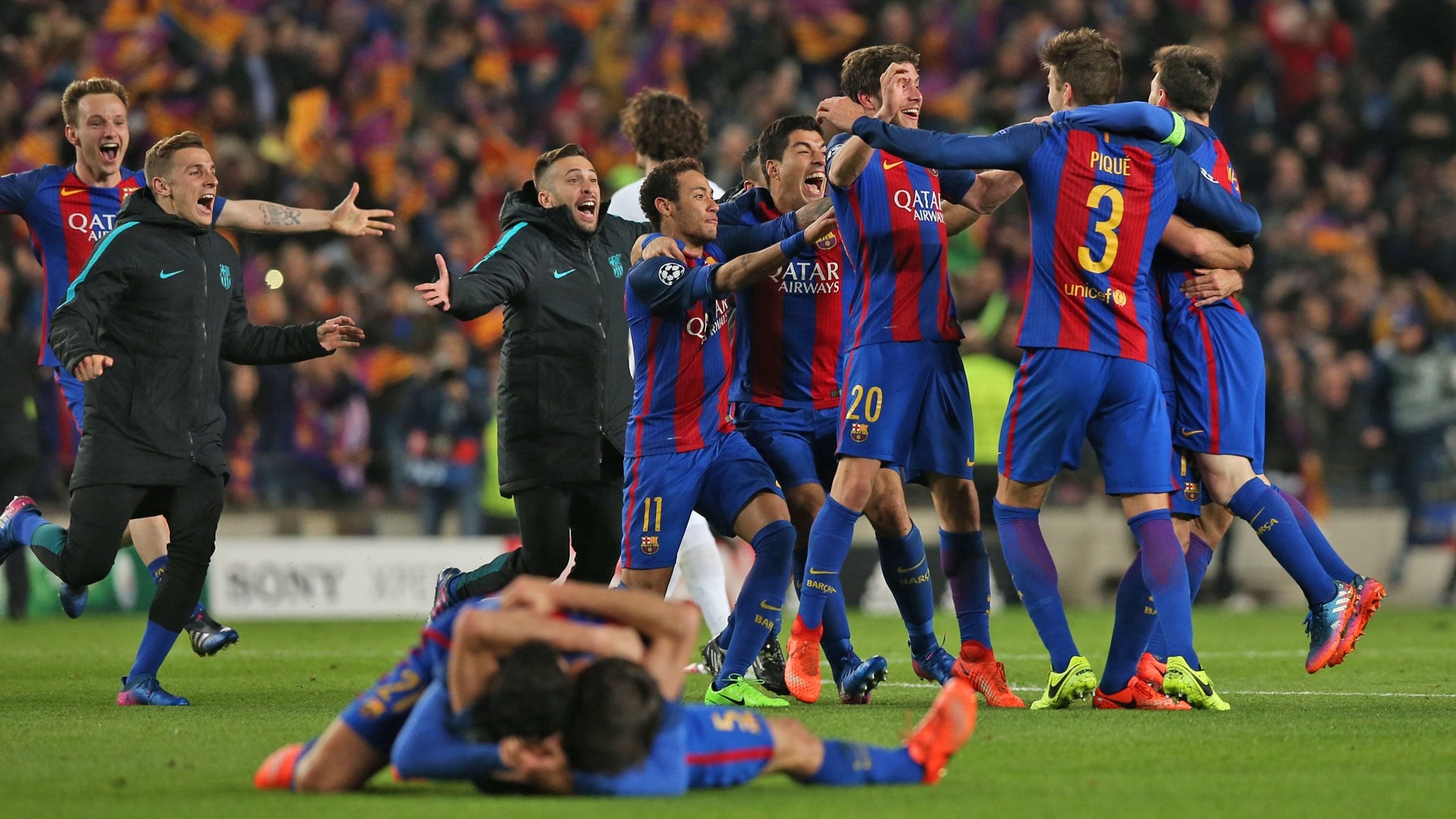 Los jugadores del FC Barcelona celebrando la clasificación (Reuters)