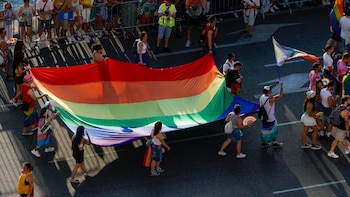 Vista general de la manifestación del Orgullo 2026 a su paso por la Plaza de Cibeles (Madrid). (EFE/ J.J.Guillén)