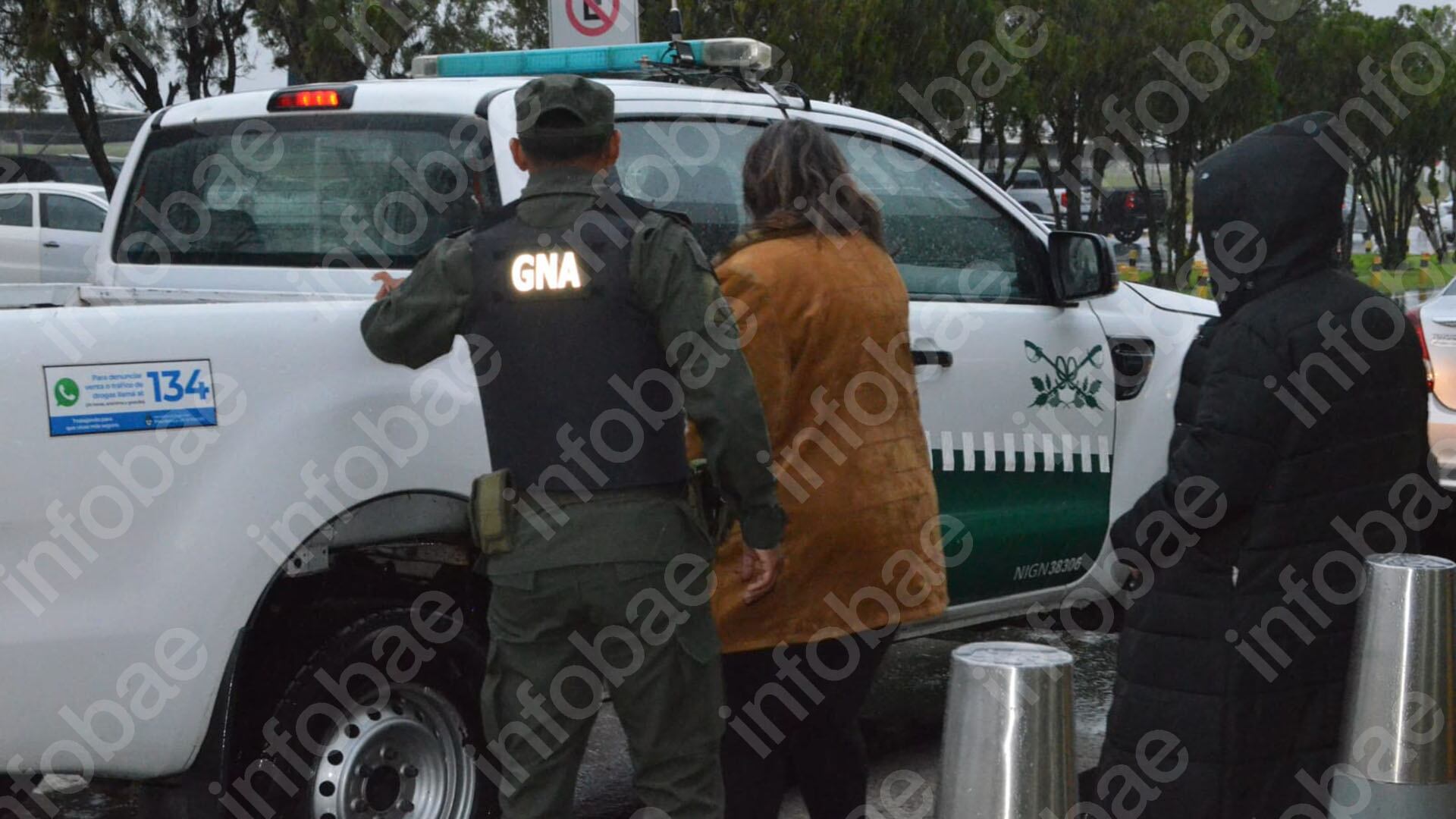 La familia de Cecilia rumbo al hotel en donde estará alojada y la espera el abogado familiar