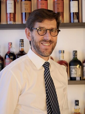 Sergio Calderón vive en Francia