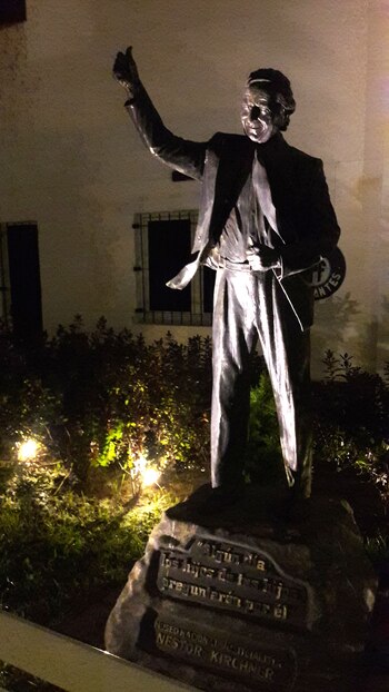 La estatua de bronce de