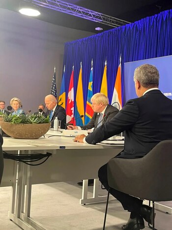 Duque se sentó en una