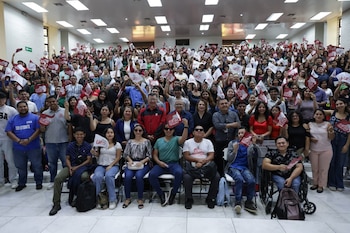 La Universidad de El Salvador entregó becas remuneradas a más de 1,400 estudiantes. (Foto: UES)