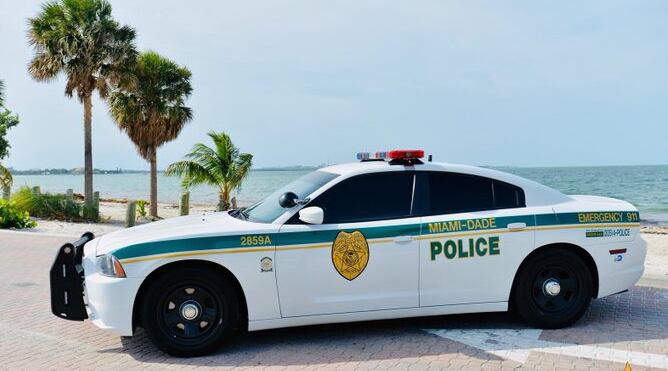 Las autoridades ofrecen una recompensa por quien haya resultado responsable de disparar al aire durante la noche de Año Nuevo y haya herido de muerte a Yanelis. (X/Miami-Dade Police)