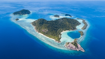 Bawah Reserve, en las islas Riau de Indonesia, apunta al turismo de lujo con una propuesta de exclusividad, bienestar y conservación marina (Bawah Reserve)