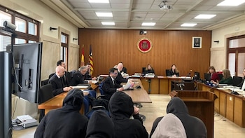 Los ocho acusados de la