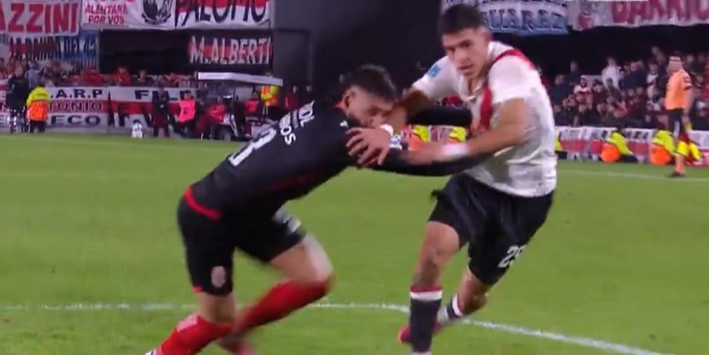 Polémica en River-Barracas Central: por qué el árbitro debió sancionar penal para el Millonario