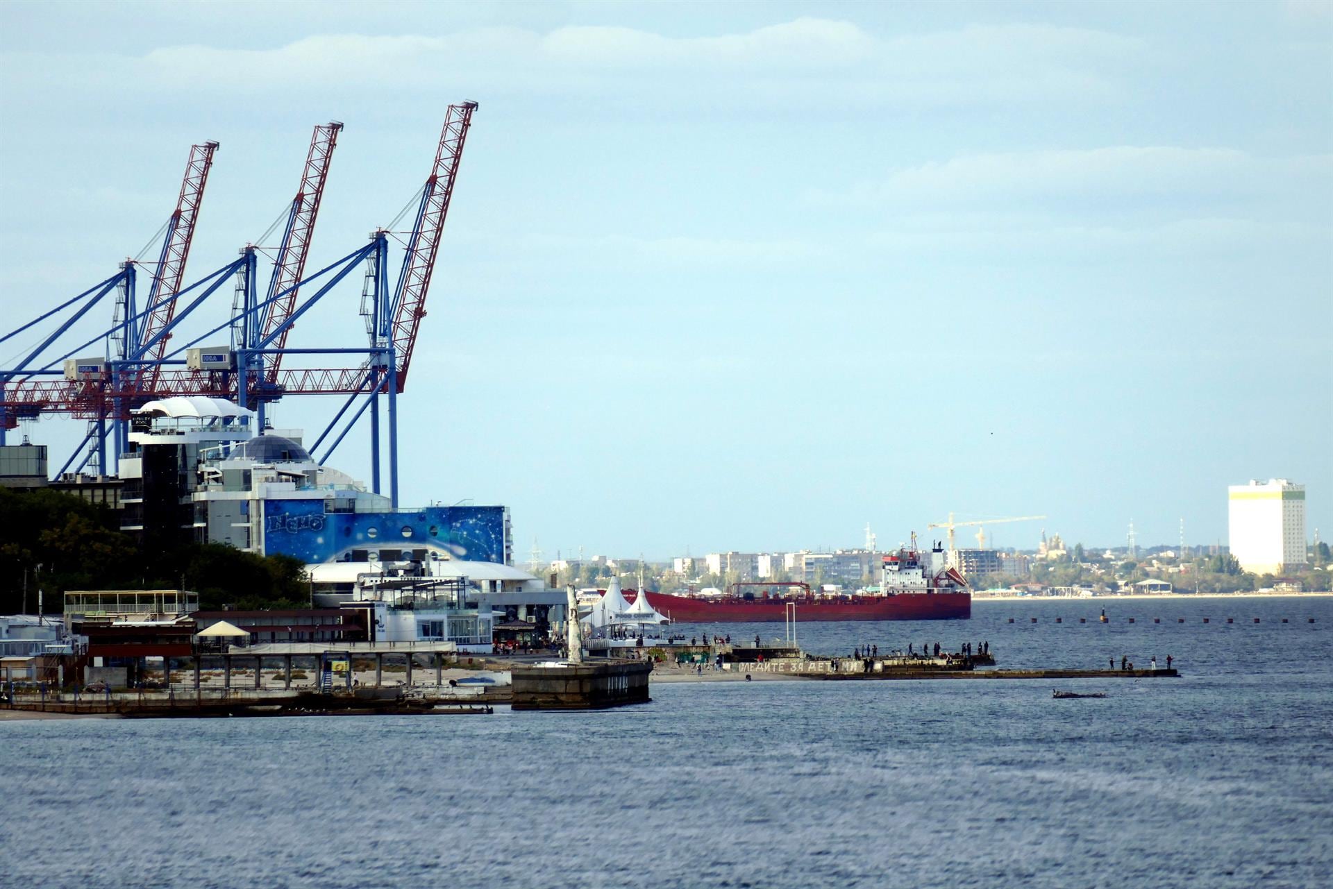 Rusia anuncia ataques contra barcos e infraestructuras portuarias ucranianas en Odesa y Chornomorsk