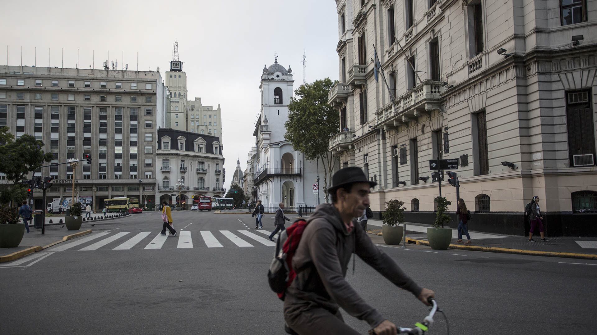 Se espera un fin de semana nublado y con temperaturas templadas (Bloomberg)