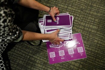 Panfletos para Standing Together, una