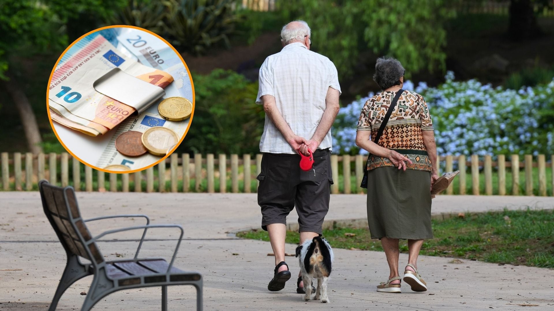 Dos jubilados pasean a su perro en Barcelona (Montaje Infobae con imágenes de David Zorrakino / Europa Press)