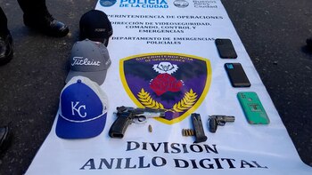 Se secuestraron tres teléfonos celulares,