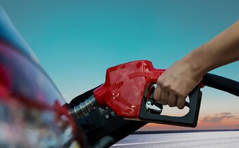 Un conductor señaló que gasta entre S/ 250 y S/ 280 semanales en petróleo, cuyo precio llegó a S/ 26 por galón