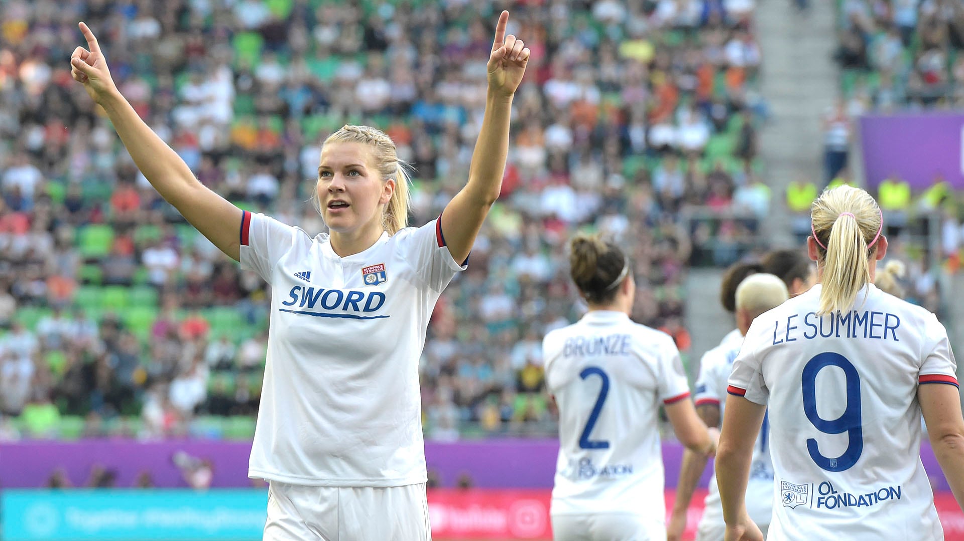 Ada Hegerberg celebrando un gol contra el Barcelona en 2019 (Photo by Tobias SCHWARZ / AFP)