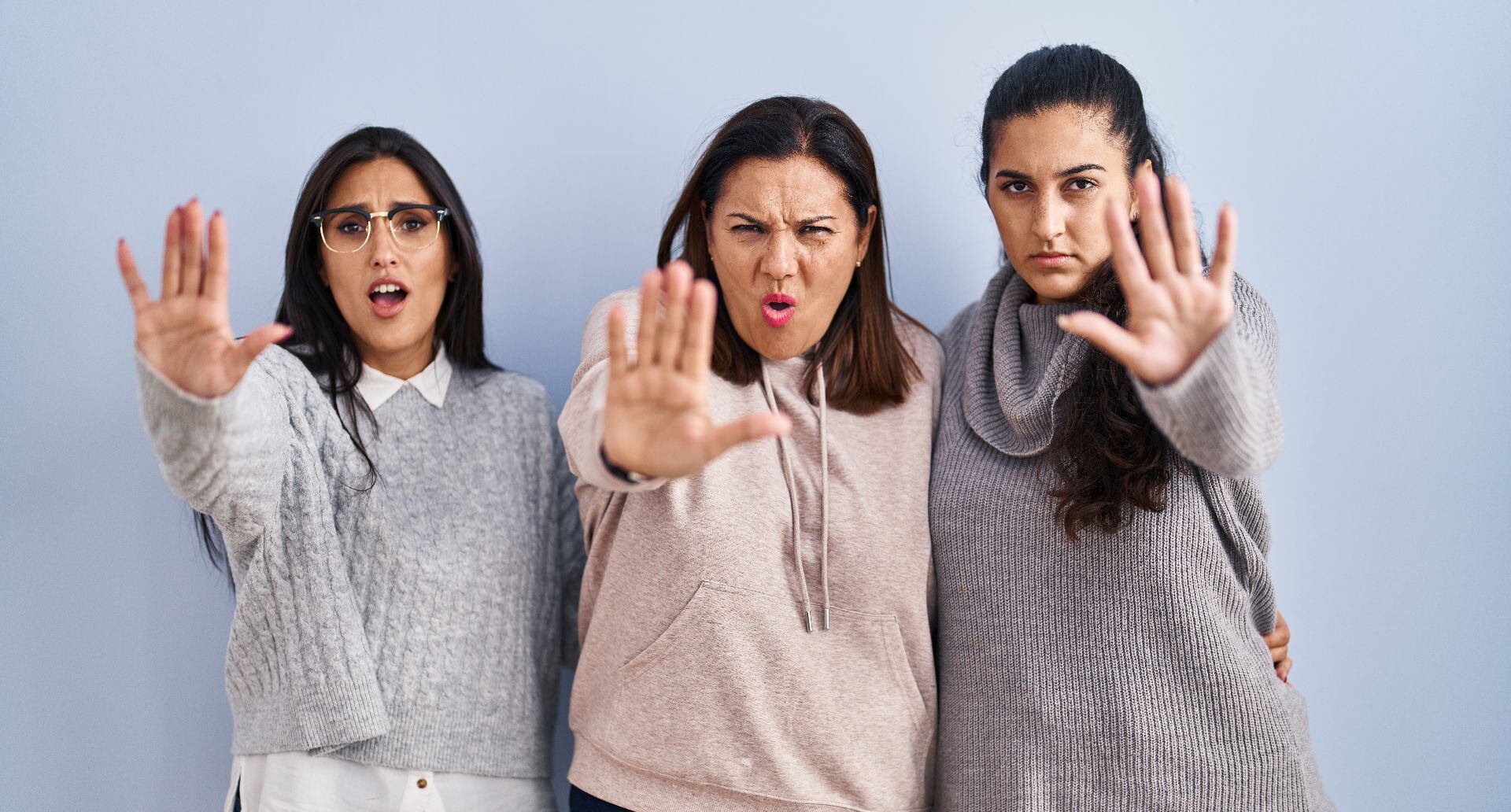 Aprender a decir “no” fortalece la salud emocional y previene el agotamiento mental en entornos laborales y familiares (Freepik)