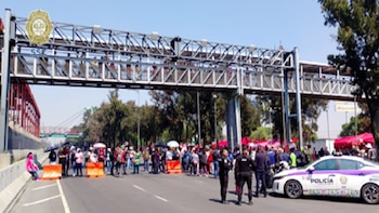 Manifestación avenida Ignacio Zaragoza (@OVIALCDMX/X)
