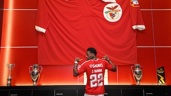 El delantero Jhon Durán fue presentado por Benfica y afirmó que llega con el objetivo de ganar títulos-crédito @SLBenfica/X