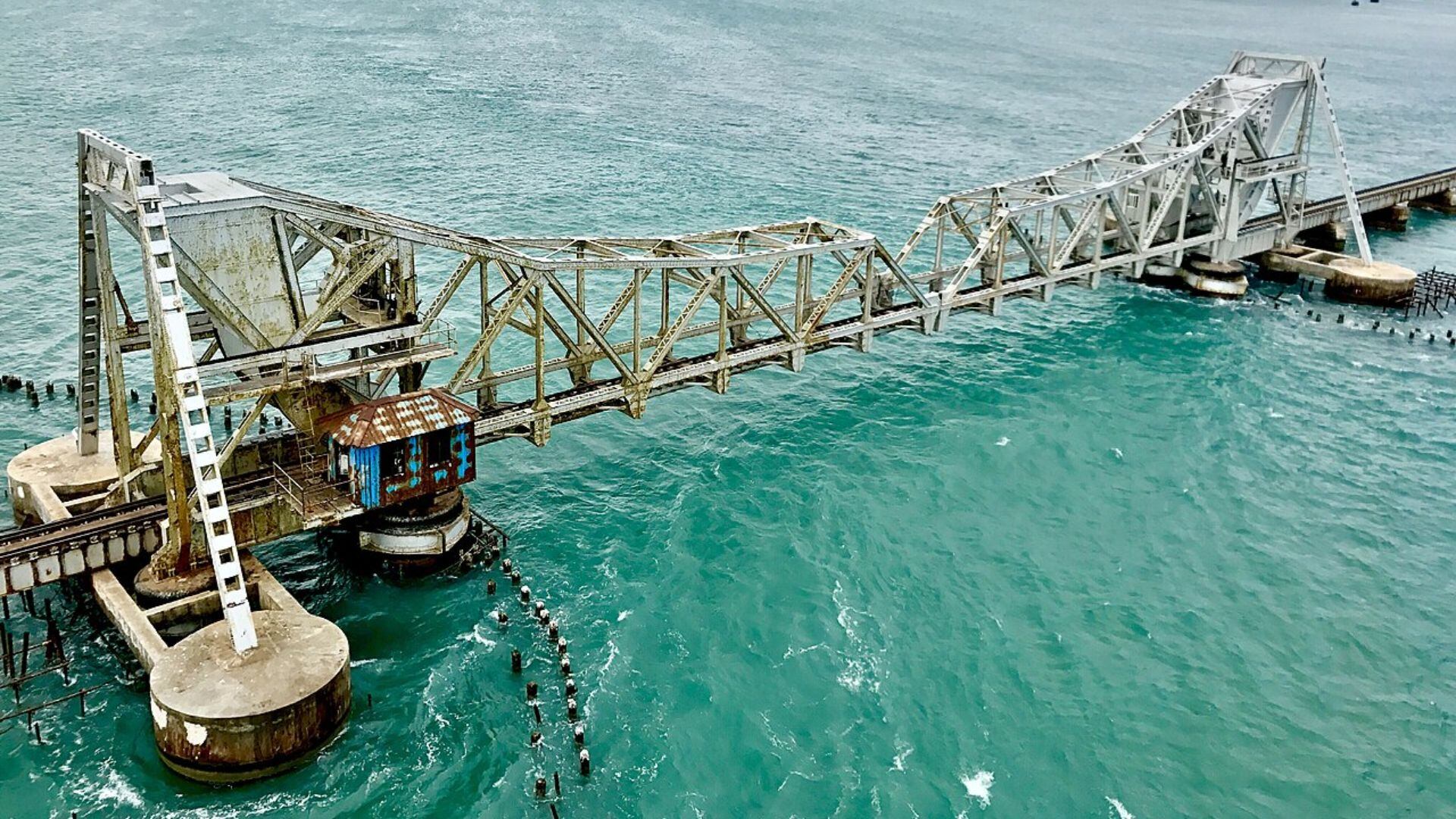 Con más de 2 kilómetros de longitud, el Pamban Bridge fue durante décadas el puente marítimo más largo de la India (foto: Wikipedia)
