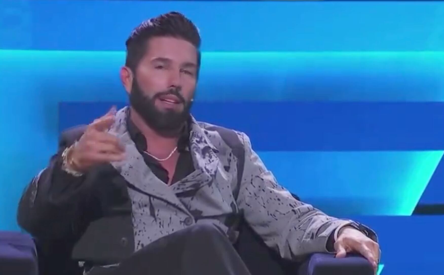 Poncho De Nigris en una de las galas de la segunda temporada de La Casa de los Famosos México. (ViX)