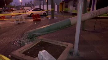 Patrullero de la PNP choca con poste en San Borja: efectivos se retiraron rápidamente - Buenos Días Perú