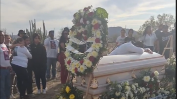 Ceci Flores sepulta a su hijo Marco Antonio en Hermosillo, Sonora