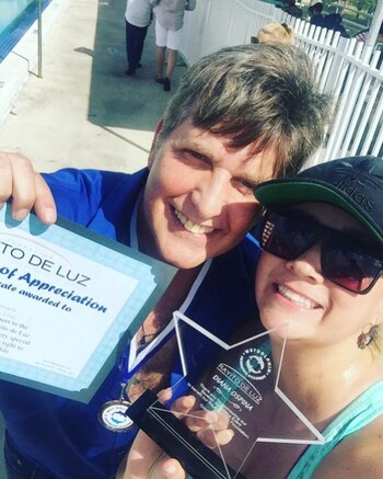 Víctor Cámara y su ayuda