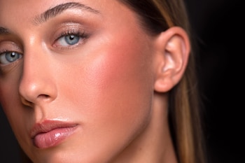 Una mujer con maquillaje. (Fabra)