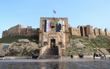 Un cartel que muestra al