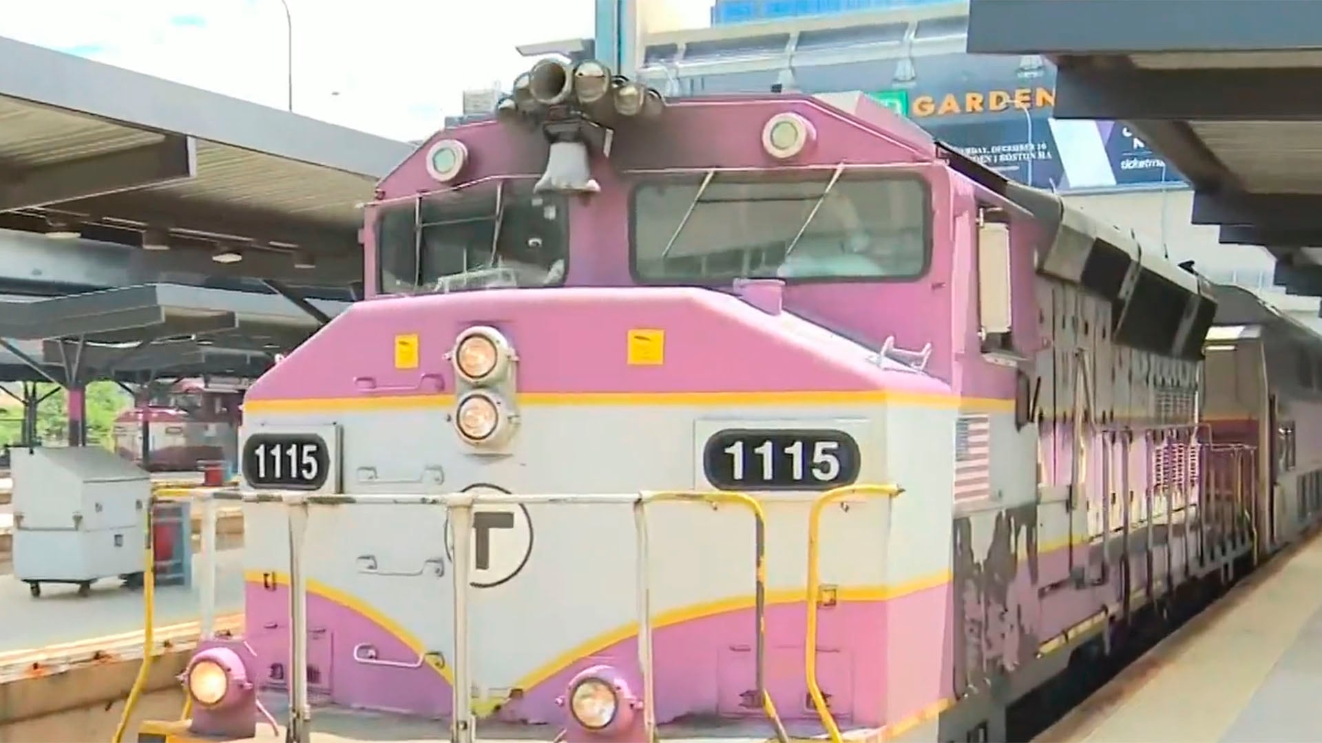 Un hombre de Boston fue acusado tras hacer amenazas de bomba en un tren de cercanías de la North Station (Captura de video)