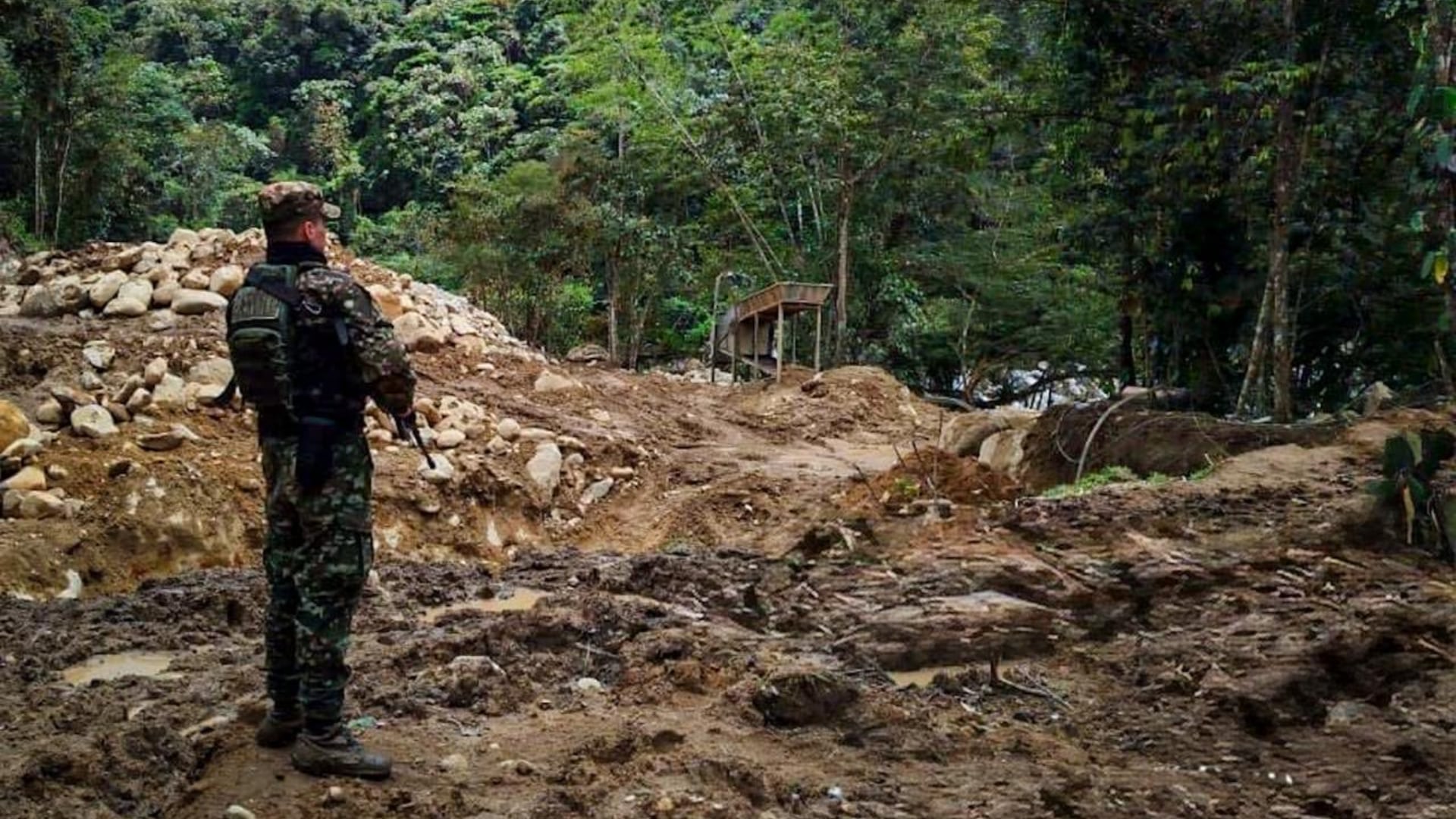 La explotación ilegal de oro en Bajo Cauca causó un deterioro ambiental severo e irreversible según la investigación internacional - crédito @Ejercito_Div7 / X