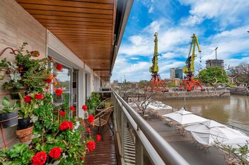 Con balcón corrido y vista