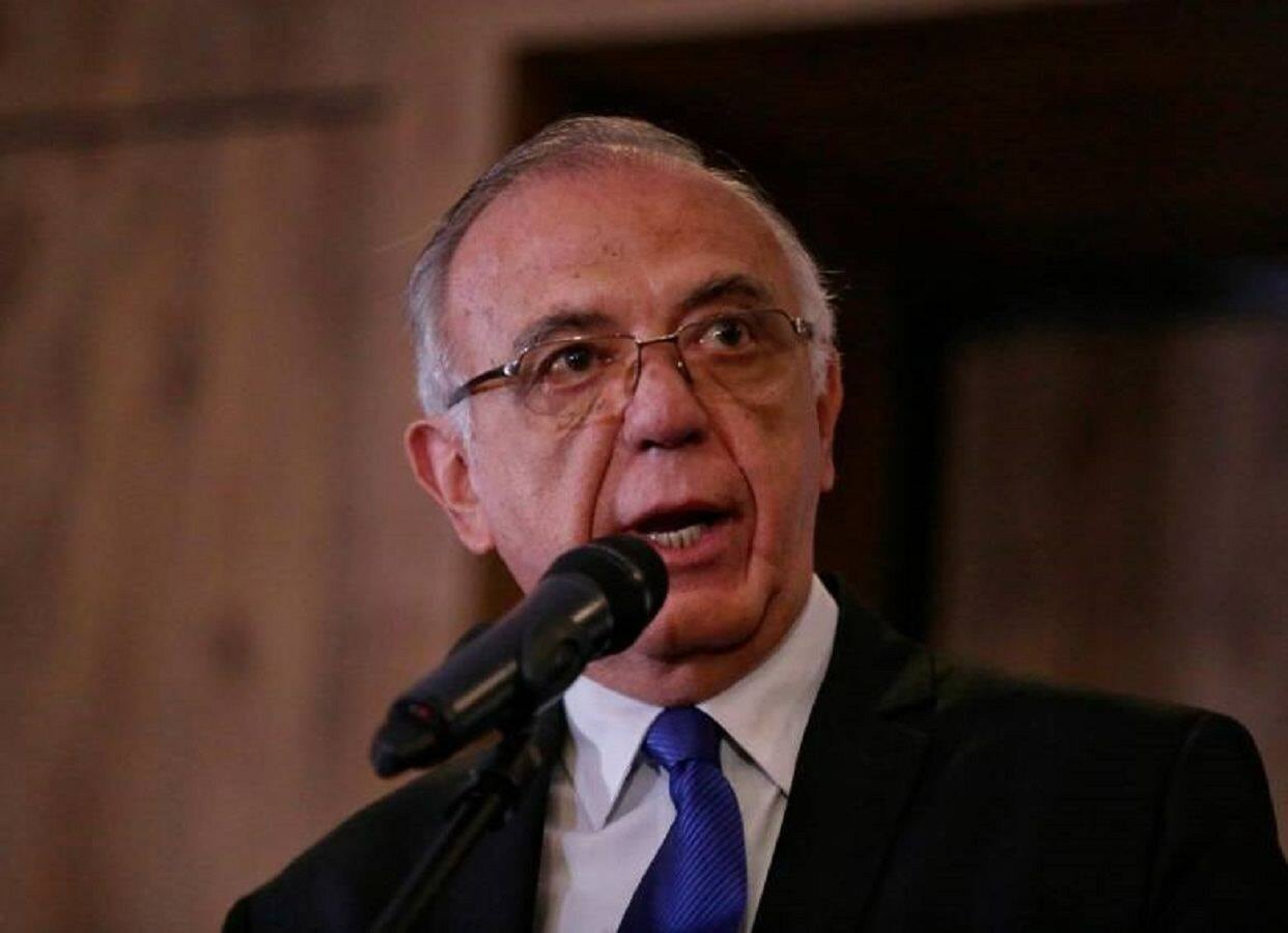 El candidato presidencial del Pacto Histórico, Iván Cepeda, comunicó que el exmagistrado, exministro de Defensa y actual embajador de Colombia en el Vaticano, Iván Velásquez, estará al frente del Sistema Nacional Anticorrupción, uno de los pilares de su propuesta de gobierno - crédito Colprensa