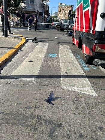 Tragedia en Año Nuevo: dos personas murieron luego de chocar contra un colectivo en Palermo - Image 3