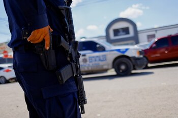 Agentes policiales resguardaron el funeral.