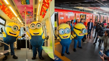 Los Minions en la Linea 1 Metro de Lima.