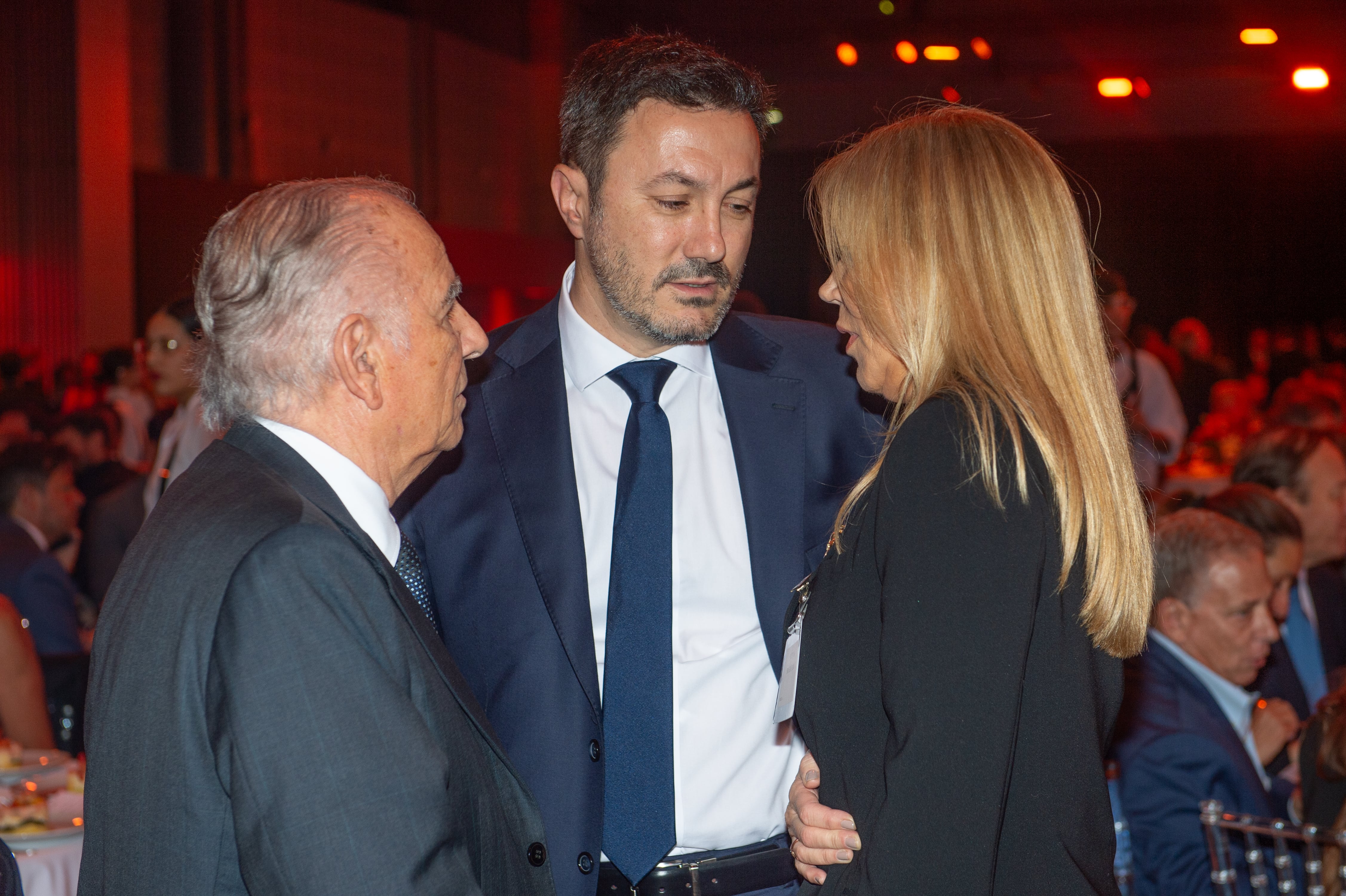 Alejandro y Bettina Bulgheroni con el diputado Luis Petri