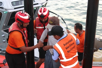 Personal de la Armada de México activó el protocolo de búsqueda y rescate tras recibir el reporte de una embarcación menor desaparecida en aguas del Pacífico guerrerense. Crédito: Especial