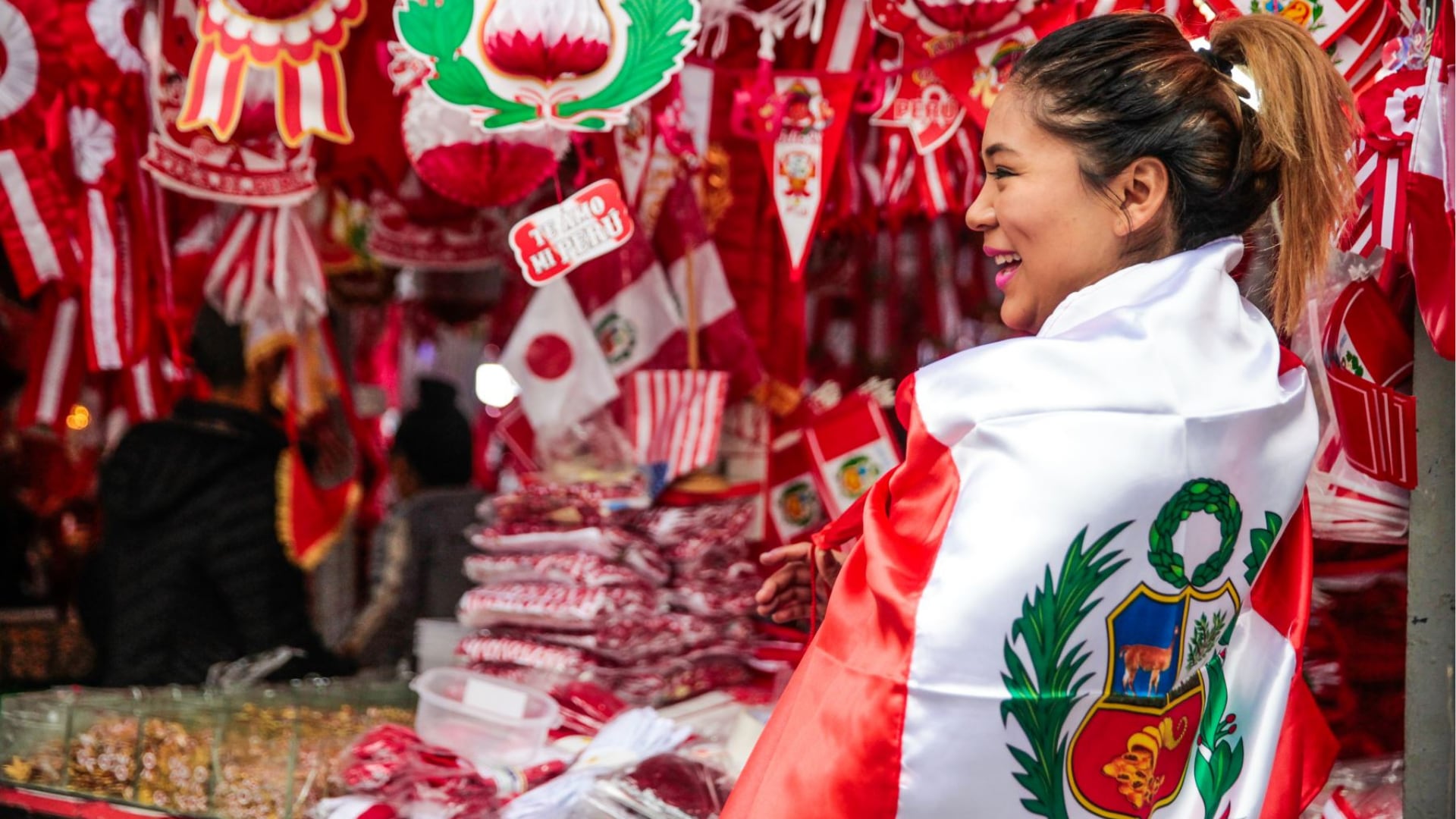 Gobierno buscaría prohibir la comercialización de productos con símbolos patrios. (Foto: Agencia Andina)