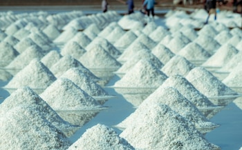 "El carbonato y el cloruro de litio son insumos que luego se utilizan en procesos industriales de alta exigencia. Por eso la limpieza es fundamental", explica Marcelo sobre este insumo estratégico para la transición energética (Foto: Shutterstock)