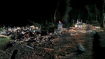 Un tornado azotó a Las Flores, generó destrozos y gran parte de la ciudad quedó a oscuras