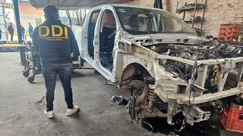 Uno de los autos desguazados