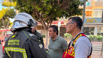 Un incendio en un bloque de viviendas de Magaluf deja dos muertos y varios heridos con 16 personas aún a la espera de ser evacuadas
